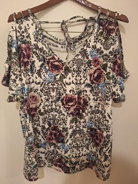 Daytrip White Cold-Shoulder V-Neck Tunic with Burgundy Floral Print